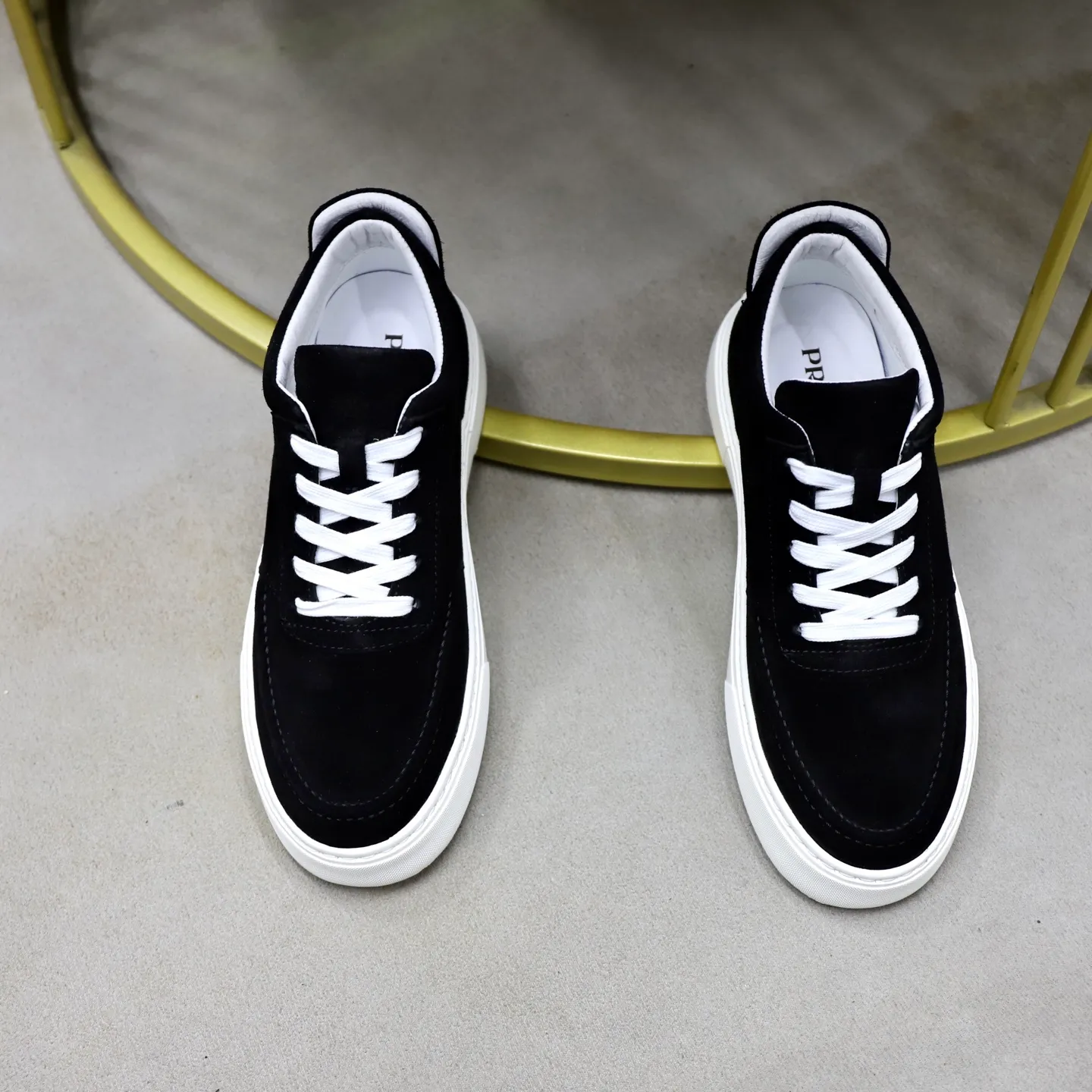 Ex-factory price: 460💰🙅‍♂️🙅‍♂️🙅‍♂️ Brand: PRADA Standard code: 38–44 (45 can be customized) Grade: Same as the official website Material: Original cowhide fabric Comfortable pigskin lining Lightweight wear-resistant outsole Style category: Men's fashionable casual shoes and boots Running sneakers Distinguished luxury brand elements Top luxury Color: actual picture color
